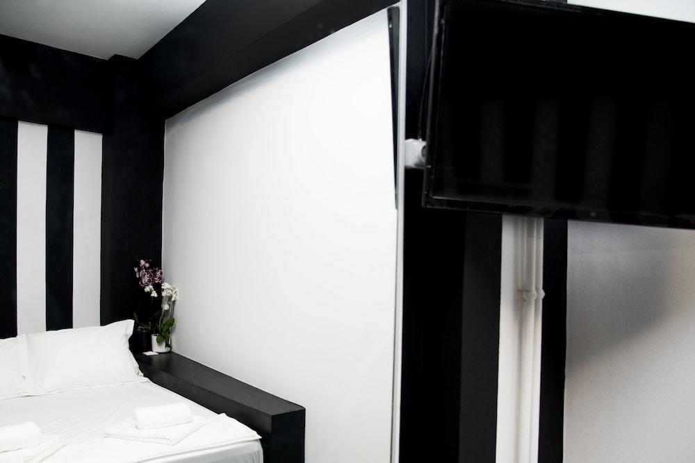 Home Plus Eleutheria Budget Room Atina Dış mekan fotoğraf