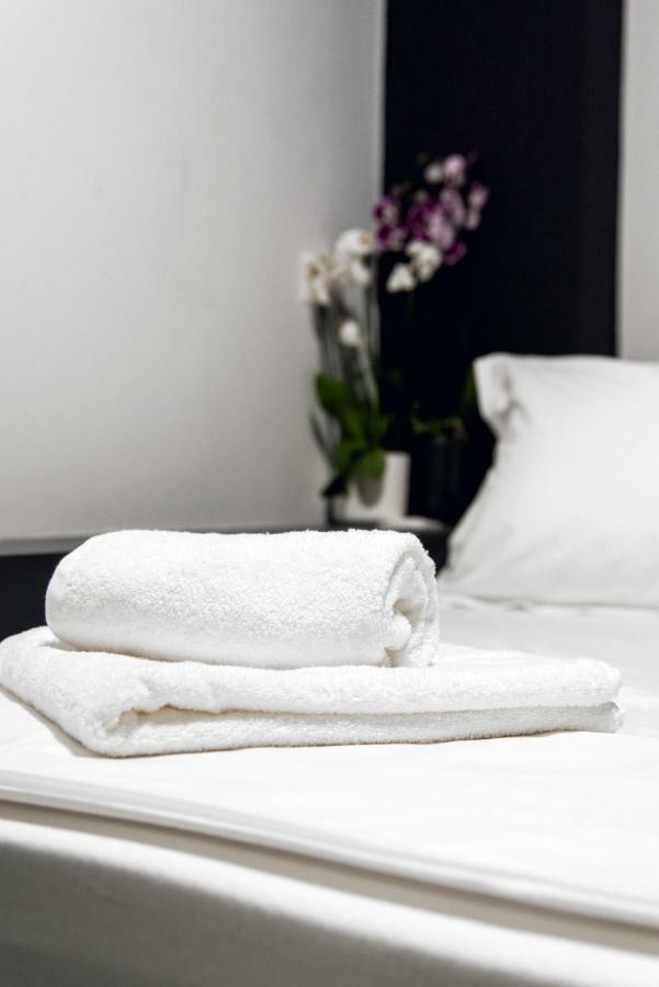 Home Plus Eleutheria Budget Room Atina Dış mekan fotoğraf
